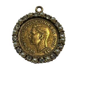 Great Britian Half Penny 1952 Pendant Gold Tone Crystal‎ and Pearl Frame